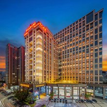 深圳中天美景大酒店(宝安国际机场西乡地铁站店)