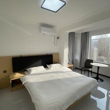 万客居酒店(鞍山西站职教城店)