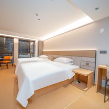 喜元春酒店(昆明火车站北广场店)