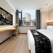 乐朵酒店(重庆动物园轻轨站店)