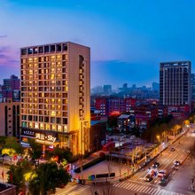 鸿云·Sky Mansion丨城际酒店(九江火车站九江学院店)