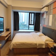银山靓丽酒店(西咸大厦地铁站店)