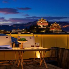 HANS LODGE丨寒酥丨观景·富氧山居(独克宗古城大佛寺转经筒店)