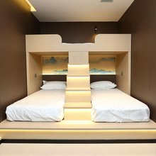 杰森电竞格子酒店(长白万象汇店)