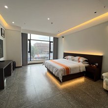 重庆艾菲尔大酒店(重庆理工大学花溪校区岔路口地铁站店)