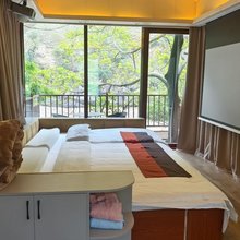 泸水腊娜瓦底民宿(老虎滩欢乐田园景区店)