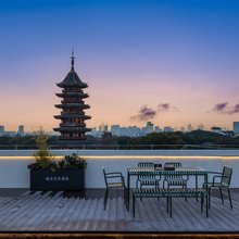 YANBAI·砚白艺术酒店(苏州十全街南门地铁站店)