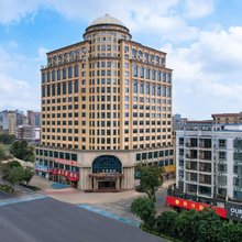 东兴艺柏酒店(国门景区店)