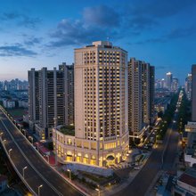 绿峰雅阁度假公寓(青岛五四广场宁夏路地铁站店)