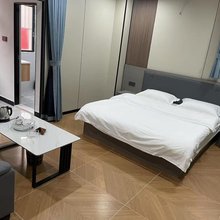 城上居美宿