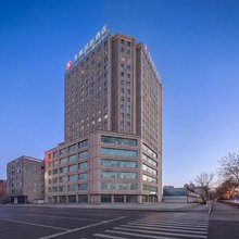 季枫国际酒店(博乐站万象汇店)