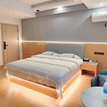 大家淘公寓(桂梧高中爱莲湖店)