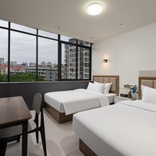 启鑫酒店(师大学生街店)