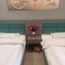 龙山兄弟大酒店(湘鄂路店)