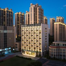 曲靖麒麟区花柯夜市亚朵酒店