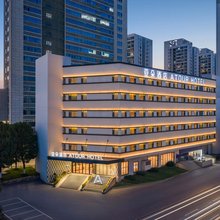 昆明经开区建投大厦亚朵酒店