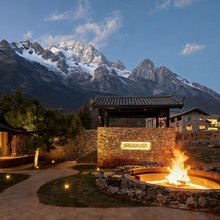 听山隐尚|TING SHAN YIN SHANG|日照金山雪山观景民宿(雪嵩村店)