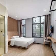 锐思特逸致酒店(南京河海大学佛城西路地铁站店)