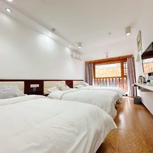 挽风巷往江景民宿