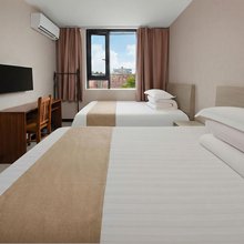 松月旅店(成都龙泉驿地铁站店)