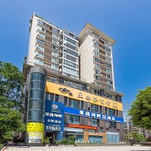 莱茵河畔智能影院酒店(内江高铁北站大佛寺店)