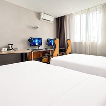 亚信电竞酒店(高港生态公园店)