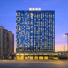 Cedrela·椿岚｜Elegant.Cozy.S设计师酒店(汇川区苏州路店)
