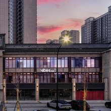 VIbes INN隐向酒店(葭沚老街宝龙城店)