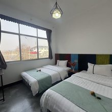 伍月客栈(张家界天门山索道店)