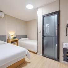龙鑫宾馆(济南泉城广场齐鲁医院店)
