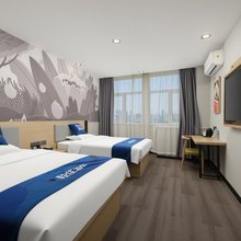 轻住酒店(潍坊火车站泰华城店)