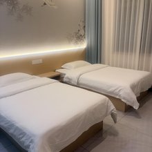 泊曼尼酒店(商洛北站万达广场店)