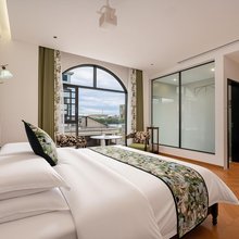 蜜柚智能美宿(兴义万峰林机场高铁南站店)
