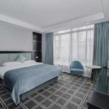 龙享Deluxe酒店(防城港行政中心店)