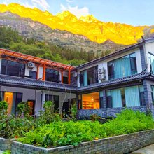 水玉轩丨Adventurous Explorer·烟火·雪山江景庭院(虎跳峡店)