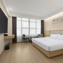 银港酒店(骆岗中央公园滨湖会展中心店)