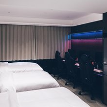 竞自由电竞酒店(菏泽佳和城店)