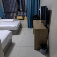 顺风民宿(遵义医科大学附属医院时代天街店)