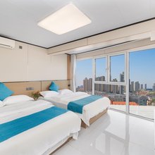 摘星·StaringPicking海景民宿(青岛栈桥火车站店)