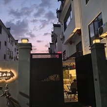 云露山栖客栈(婺女洲婺源北站店)