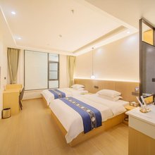 逸庭酒店(彭山北站滨江湿地公园店)