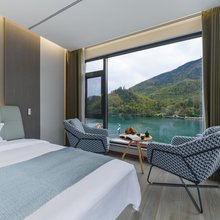 吾壹·180°湖景山奢度假美墅(云上草原·熊猫探险乐园店)
