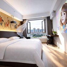 沐晨轻奢民宿(南充中心医院江东院区店)