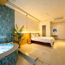 依山明月·温泉美宿(遵化汤泉宫星空水世界店)