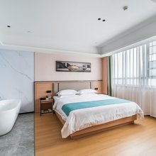 云栖智慧公寓(信阳火车站天润广场店)