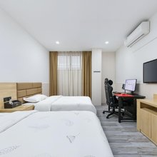 竞悦电竞民宿(可园博物馆店)