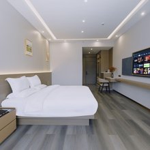 尚安伊民宿(临沧玉龙湖公园佤山凤城店)