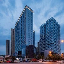 乐橙酒店(长沙高铁南站杜花路地铁站店)