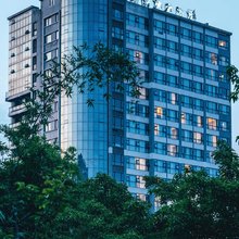 乐山广寒宫酒店(乐山高铁站嘉兴路美食街店)