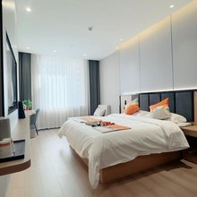 积石山丝路名庭酒店